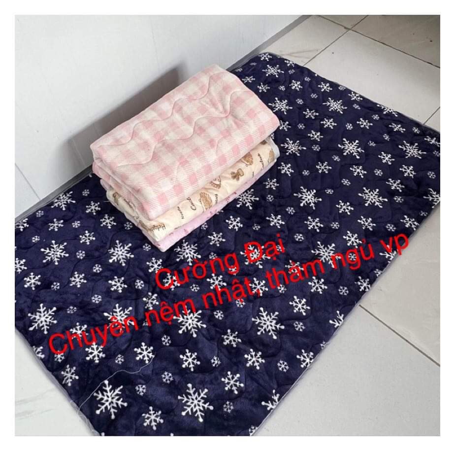 Thảm ngủ em bé bằng vải lông  cao cấp   nệm ngủ em bé Vải lông mịn không rụng lông không kích ứng da size 0.8x1m ( Lấy mẫu ngẫu nhiên)