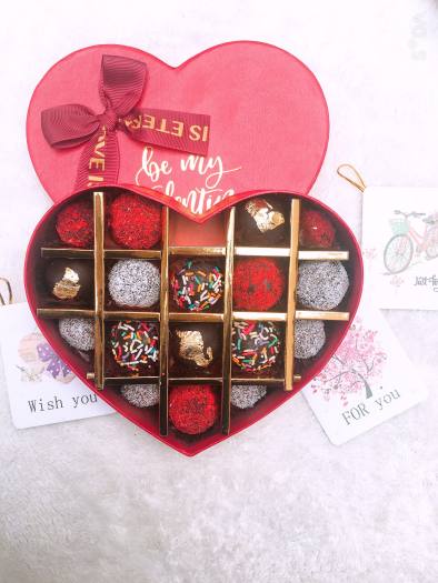 Hộp Socola Trái tym quà tặng Valentine 14/2 cho bạn gái người yêu