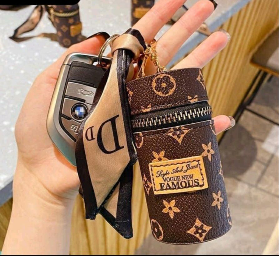 Túi l.v mini móc khoá kèm khăn,💖freeship💖,size 10 cm ci