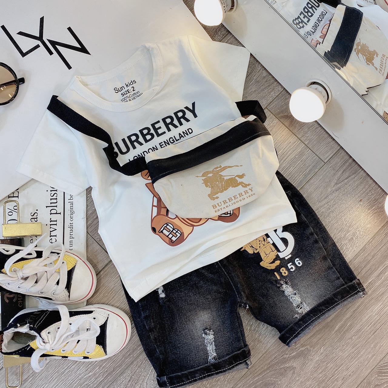 Bộ đồ bé trai - Set hè cho bé trai Burberry Áo Cotton với quần Jean mềm cho bé