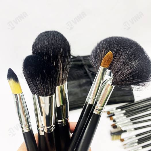 Bộ Cọ Trang Điểm Clio 24 Cây Lông Tự Nhiên, Cán Bạc, Đầy Đủ Chức Năng Cọ Makeup Chuyên Nghiệp