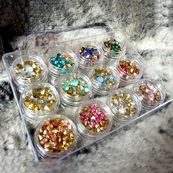 Set Đá Khối Chân Nhọn Đính Móng Tay - Set 12 hủ màu khác nhau,mỗi hủ 60 viên đá nail mix nhiều size, nhiều màu dễ luyện tập pha phối design