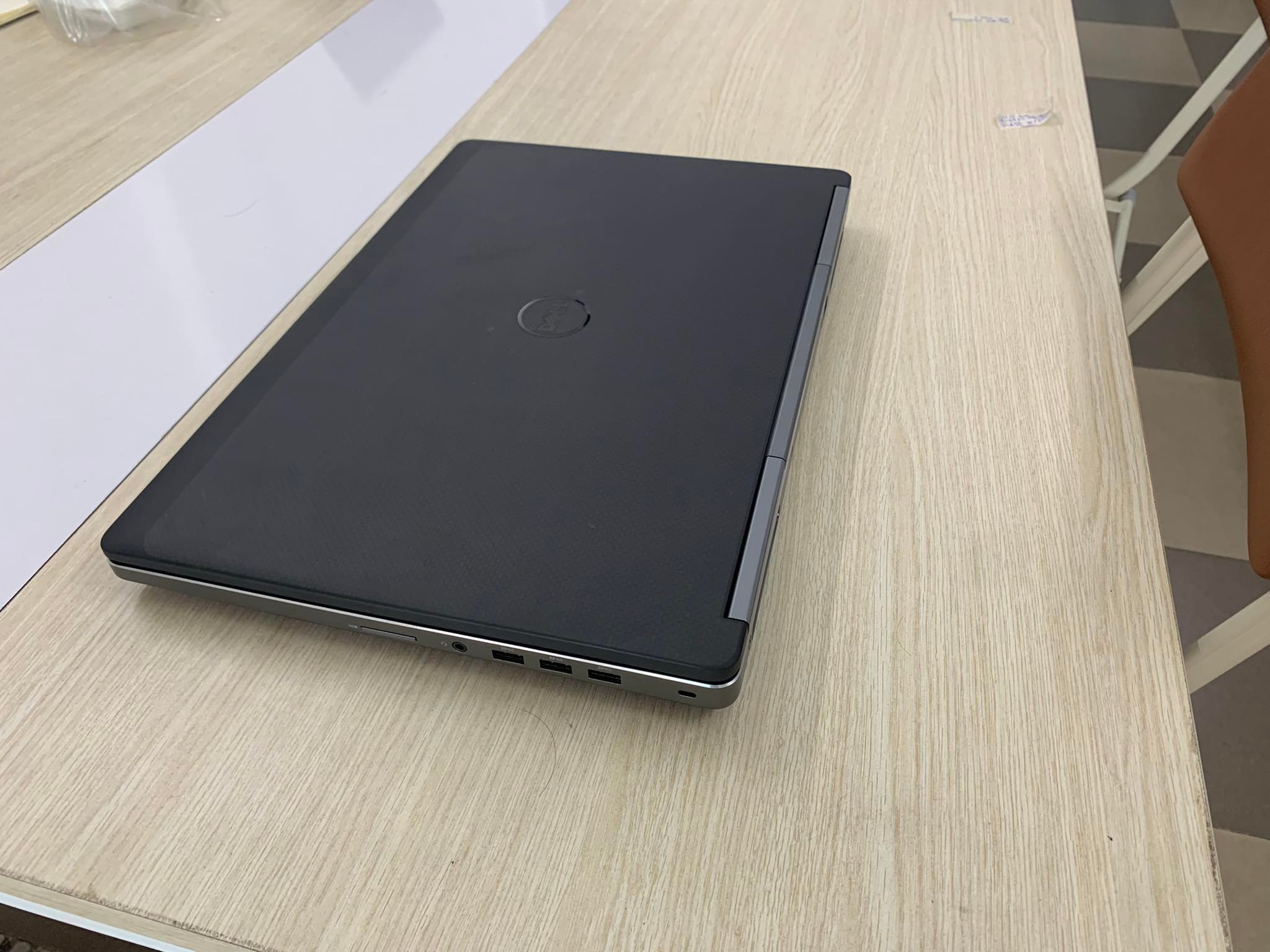 Laptop đồ họa dell precision 7720 i7 16g ssd 256g nvidia quadro m1200