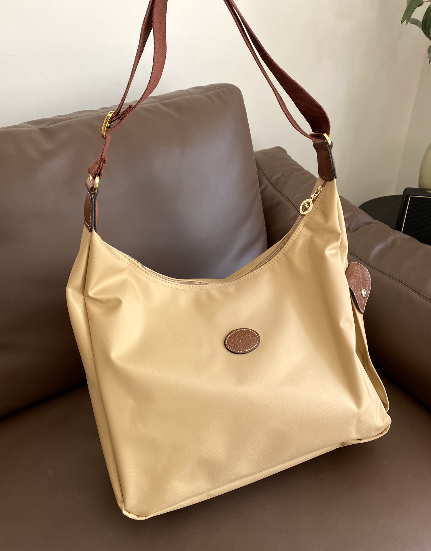 LONGCHAMP Brown Leather Shoulder Bag, Hobo Silver Studs. Made in France 🇫🇷