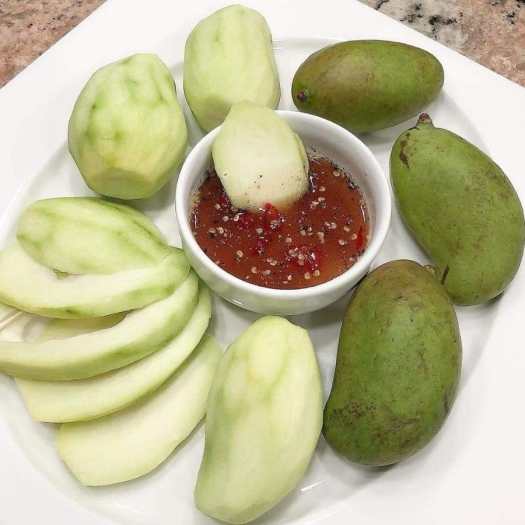 Xoài Non Chấm Mắm Ruốc - Giòn Rụm - Tươi -Ngon ( Đặc sản vùng nam bộ )