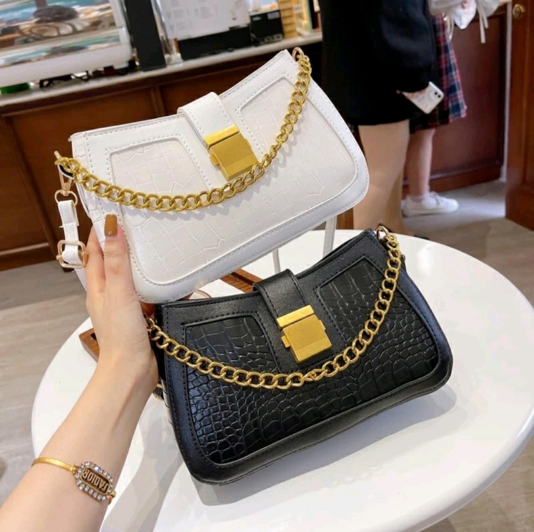 Túi đeo vai rắn mẫu mới nhất, khuy vuông