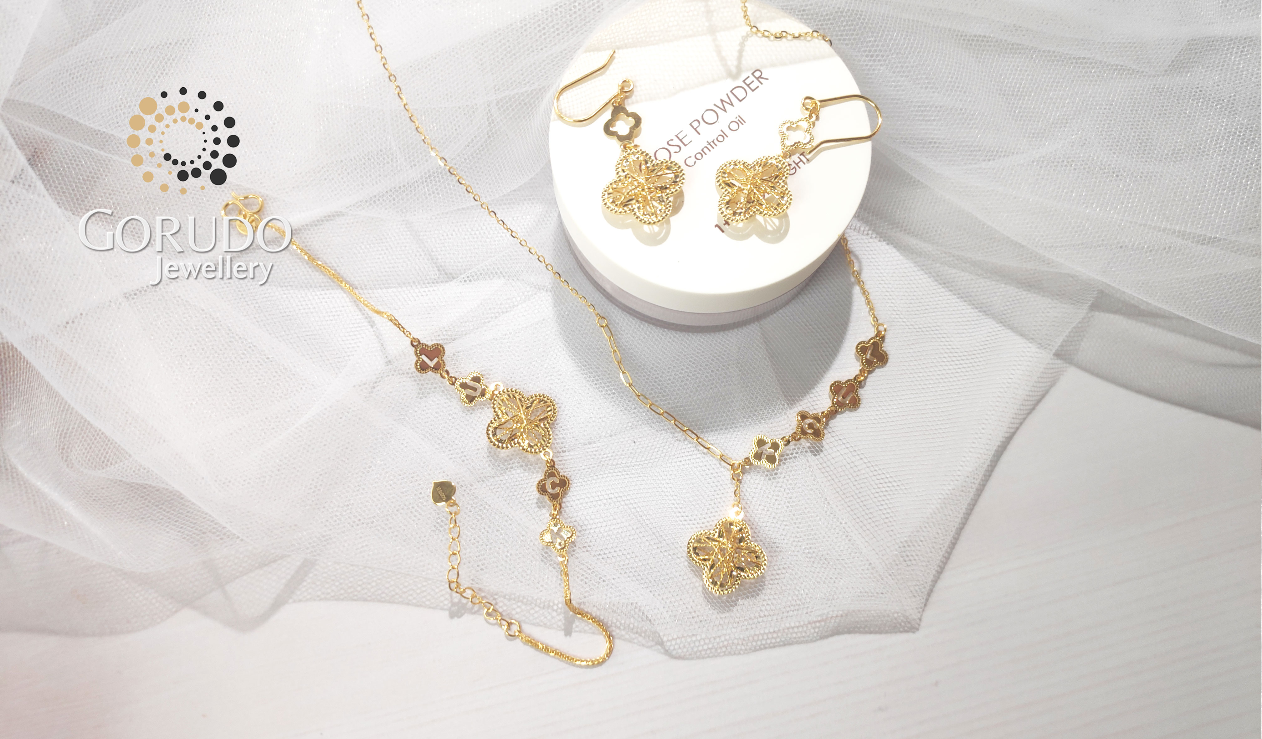 Liontin Daun Cengkeh Keberuntungan dari Emas Murni 999 dari Gorudo Jewellery dengan Gelang dan Anting Rantai (Set Perhiasan)