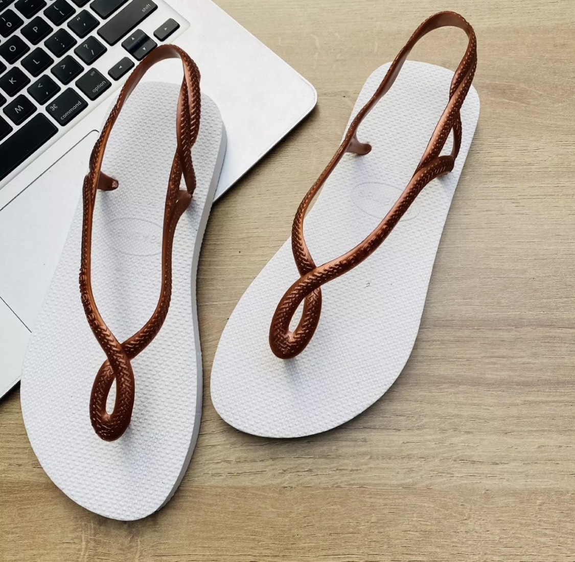 Sandal nữ xỏ ngón, dép nữ xỏ ngón quai hậu hot trend