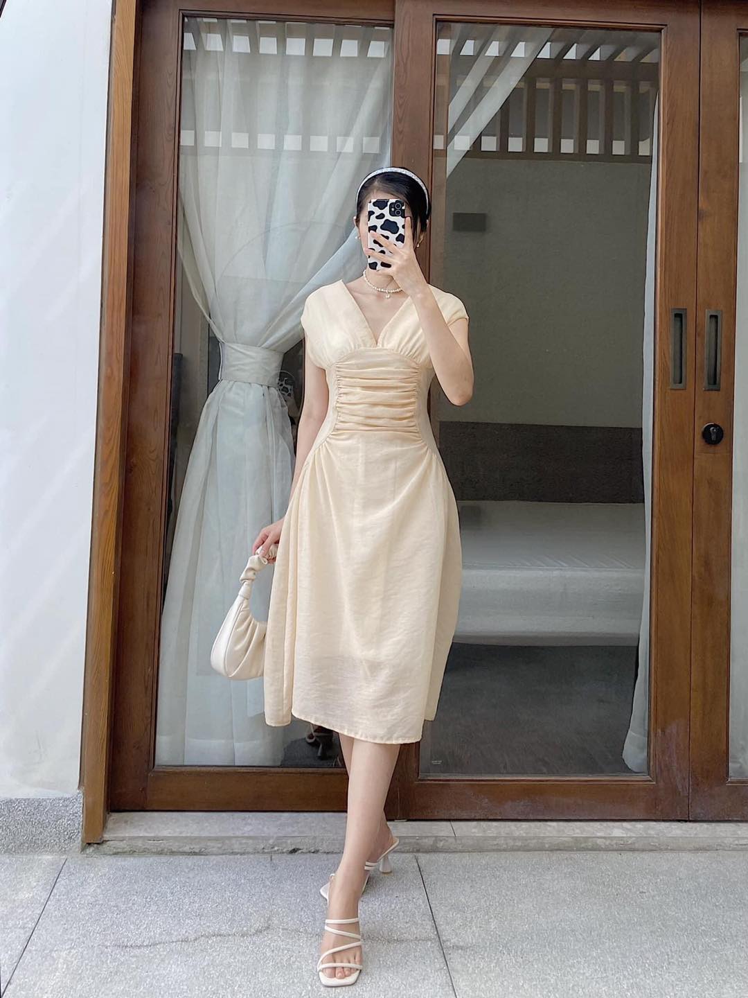 Váy midi voan tơ cổ V xếp nhún eo