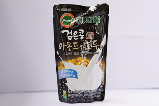 Sữa đậu đen hạt óc chó hạnh nhân Vegemil Hàn Quốc (190ml/túi)