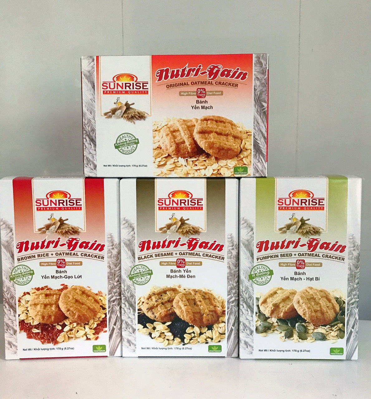 Bánh ăn kiêng yến mạch SUNRISE NUTRI GAIN hộp 178g