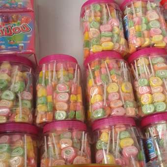 kẹo dẻo xiên que hình tròn 4 bánh -hủ 30 que