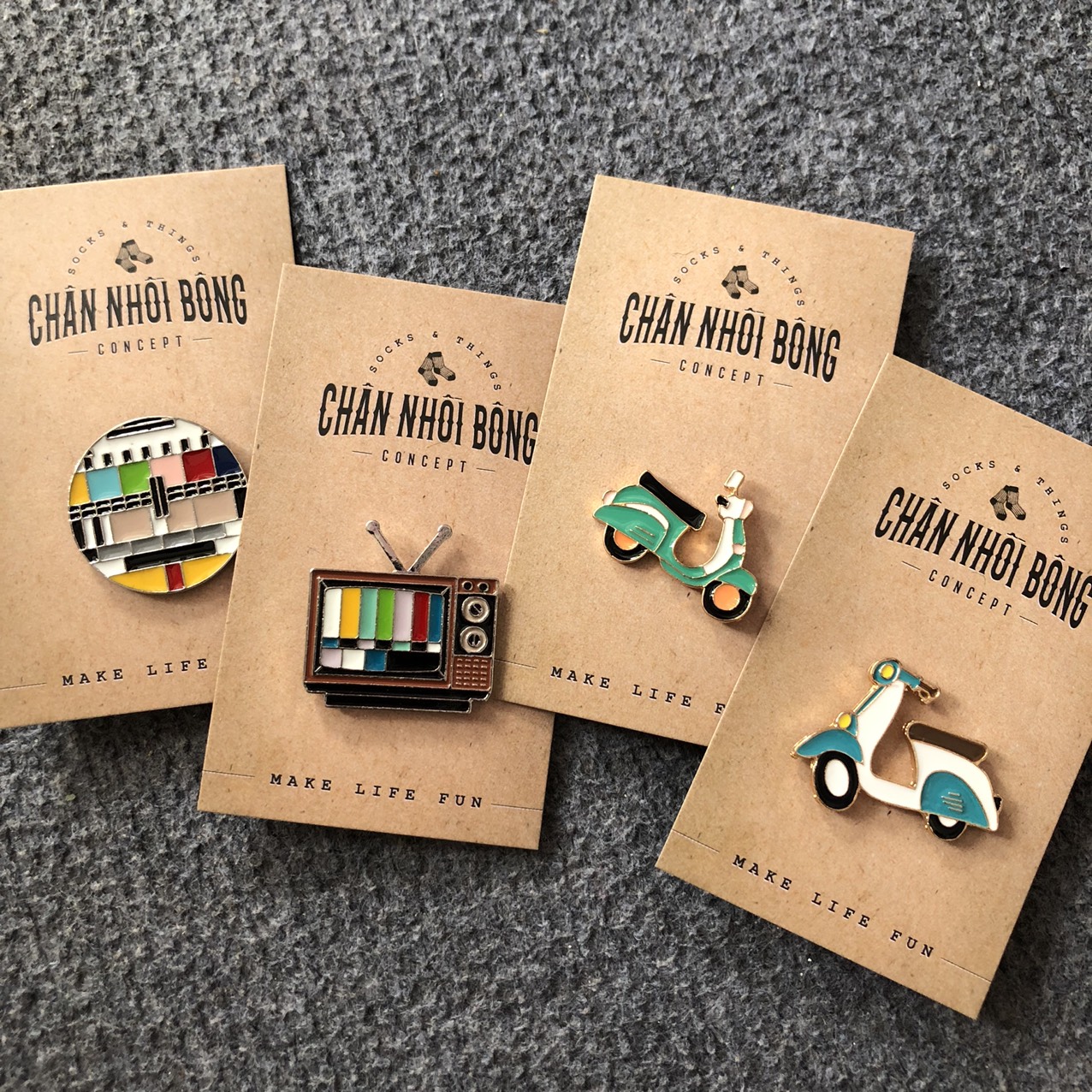 Pin cài áo, ghim cài áo, balo, nón truyền hình, tivi, xe máy độc đáo