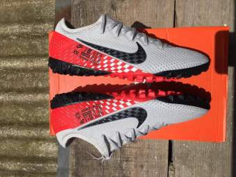 GIÀY ĐÁ BÓNG SÂN CỎ NHÂN TẠO