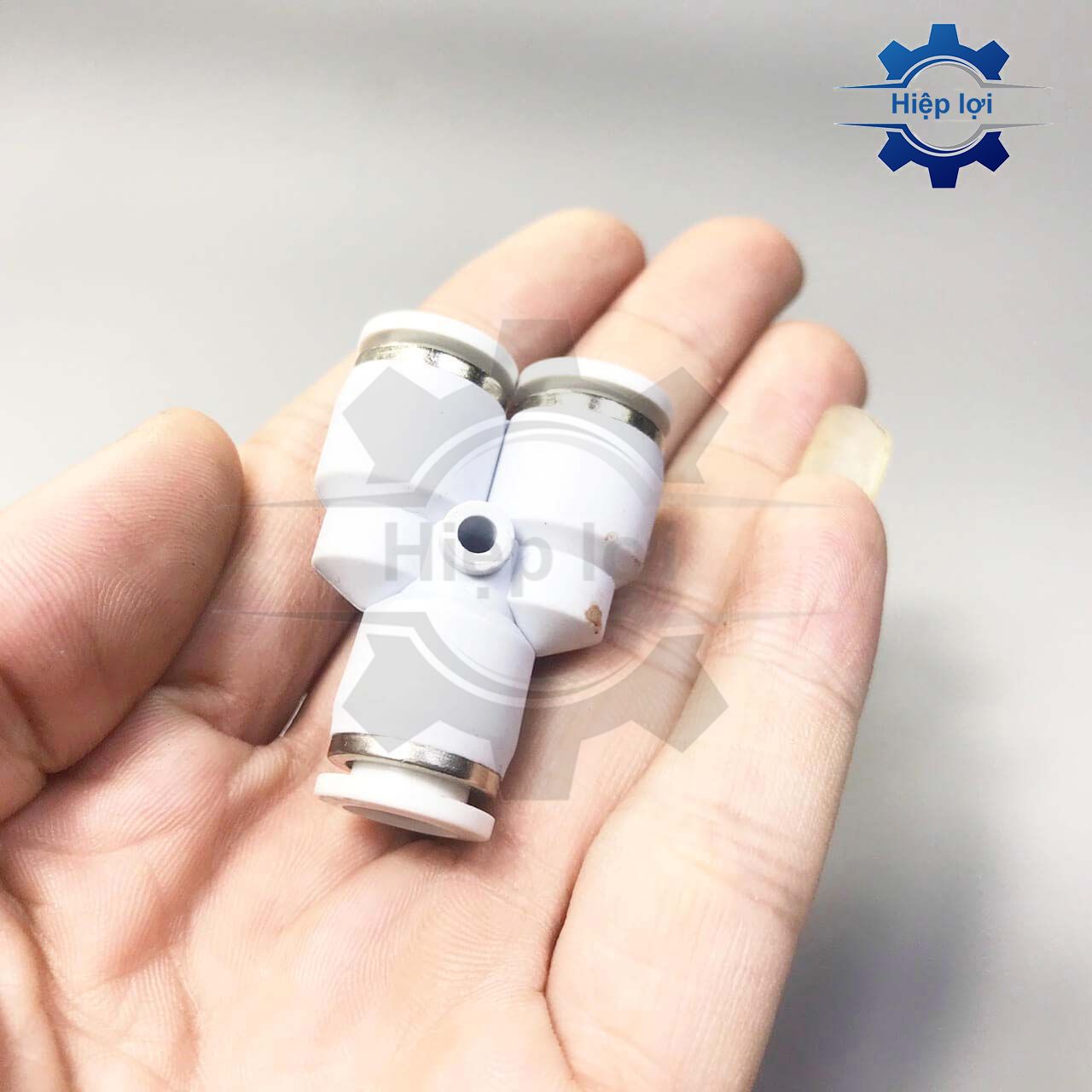 Chử y 3 đầu nối ống khí nén stnc