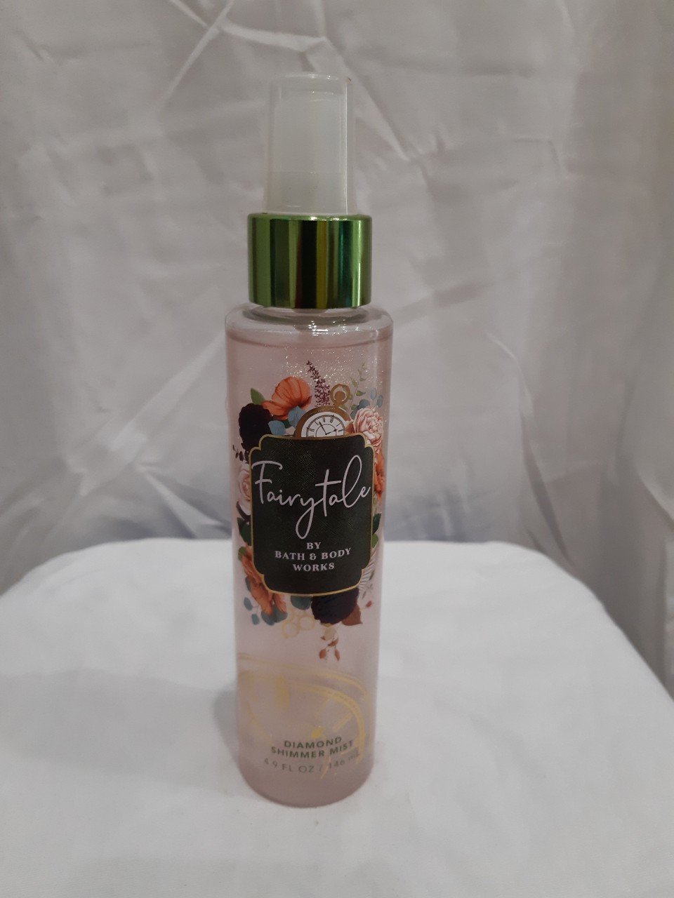 Xịt thơm nhũ kim tuyến bath and body works 146ml