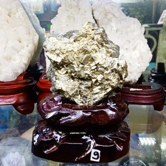 Khối đá vàng găm phong thủy thiên nhiên - Diệp Linh