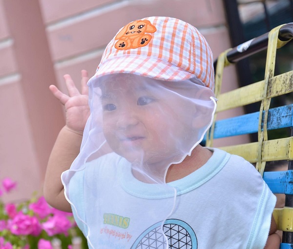 Mũ kèm khăn voan cho bé. Mũ chắn bụi cho bé đi đường.