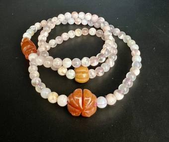 Vòng tay đá đào hoa cuấn 3 vòng phối cỏ 4 lá Ngọc Cẩm huyết