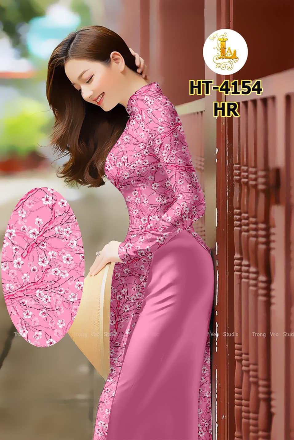 Vải may áo dài họa tiết hoa đào in trên chất liệu vải lụa thúy nga