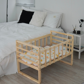 Nôi cũi cho bé sơ sinh chất liệu gỗ thông - Ongbodemo