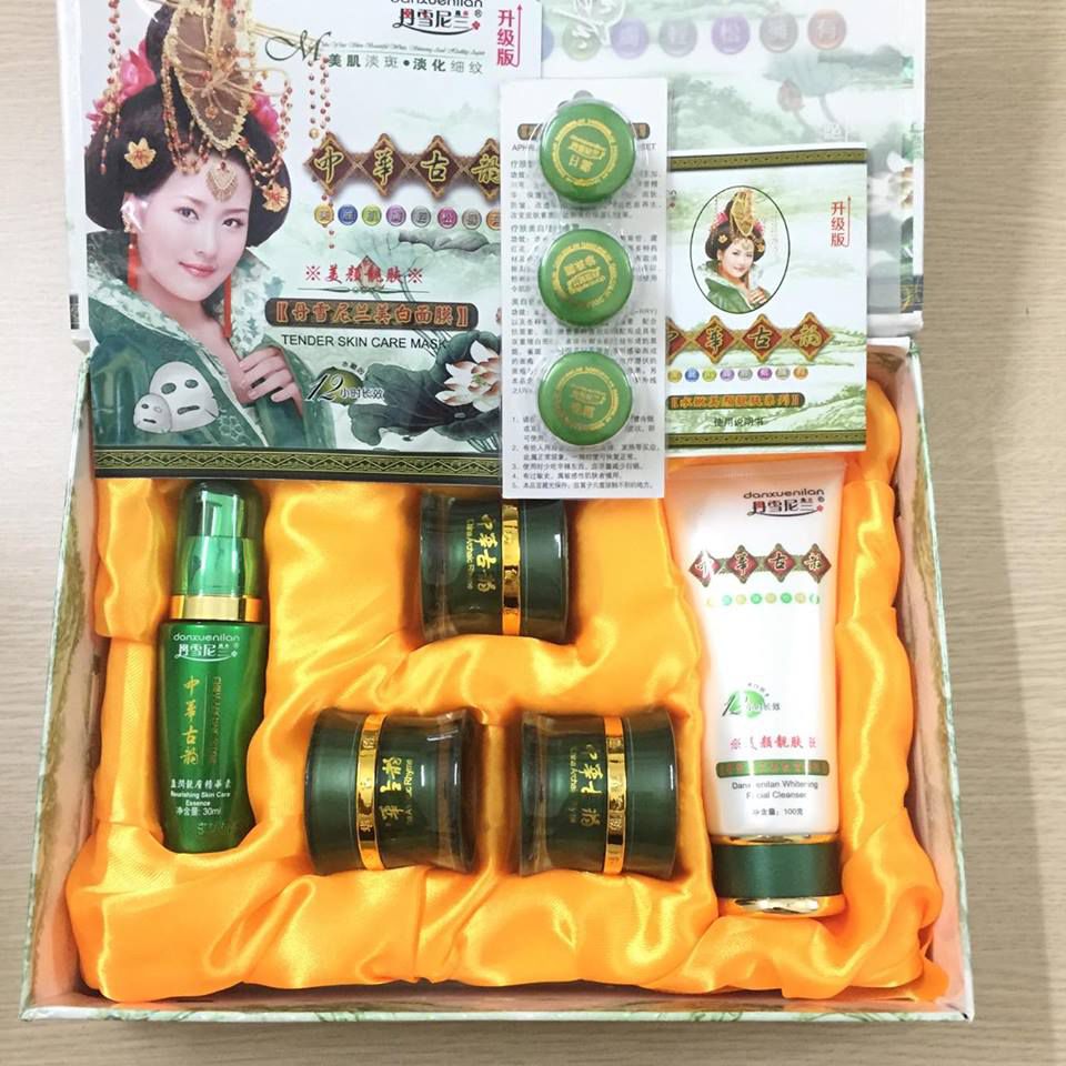 Bộ mỹ phẩm hoang cung xanh