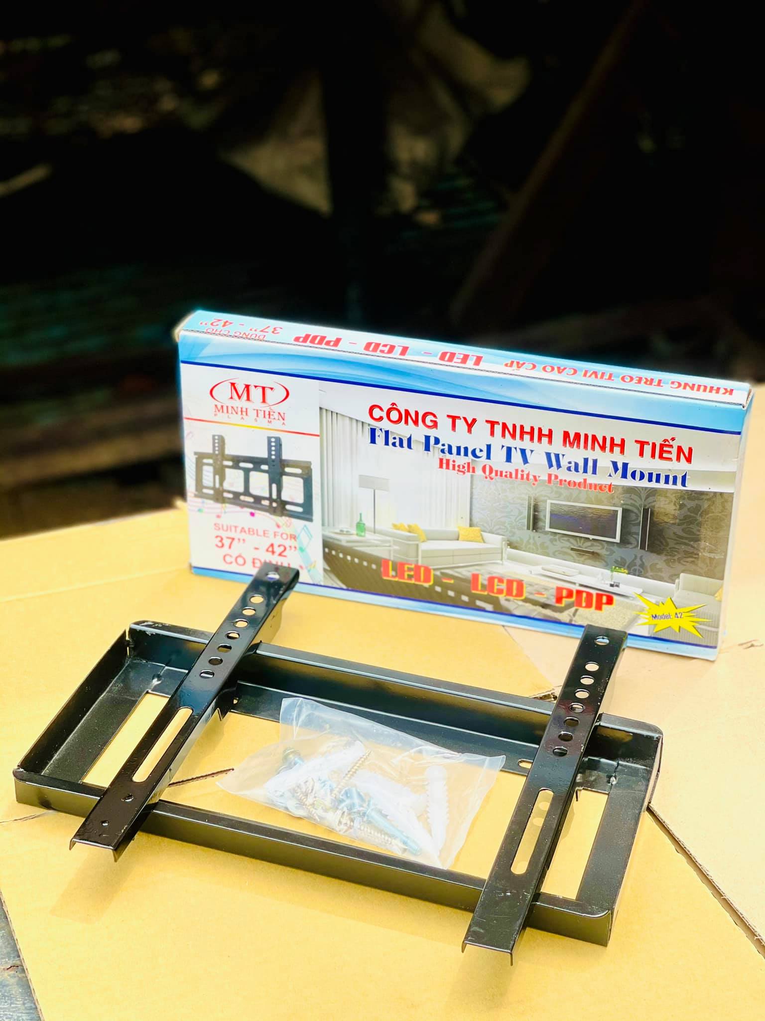 Khung treo tivi in cố định ôm thẳng tường 37-42 in minh tiến