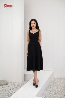 Đầm đen nhung nhăn dáng xòe, cổ và tay phối lưới Toson 43953B82