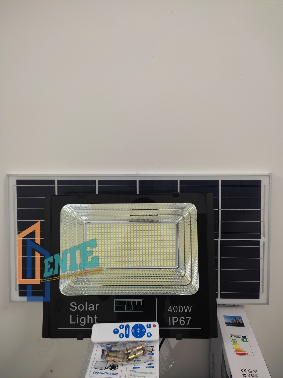 Đèn năng lượng mặt trời 400w