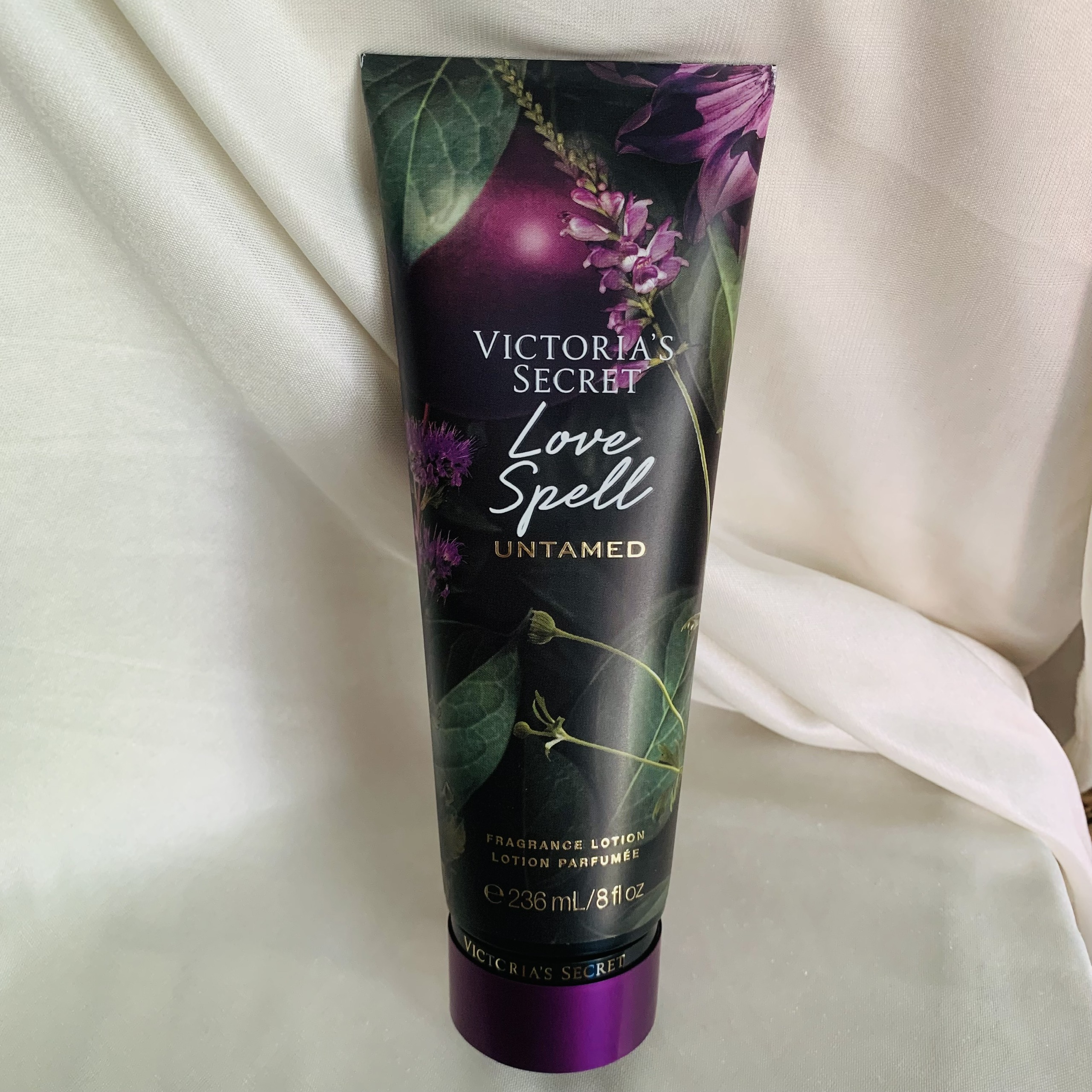 Lotion dưỡng da victoria's secret love spell untamed 236ml