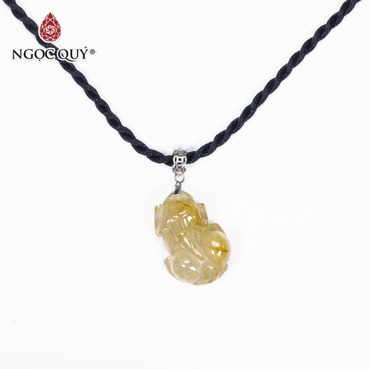 Mặt dây chuyền tỳ hưu tài lộc đá thạch anh tóc vàng 16x22mm mệnh thủy kim - Ngọc Quý Gemstones