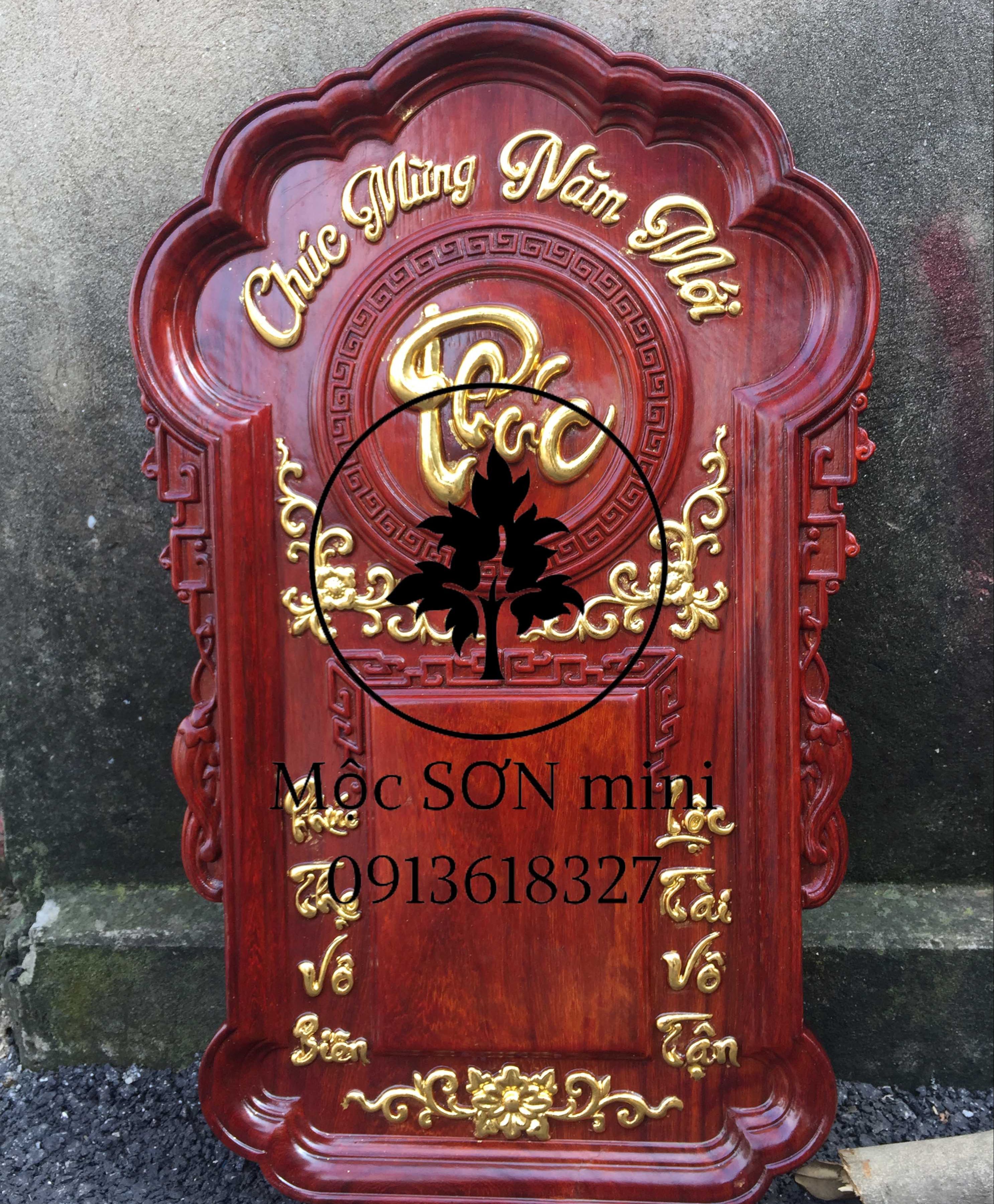 Đốc lịch treo tường rát vàng chữ phúc bằng gỗ hương lốc lịch nguyên khối kích thước là 67x41x3