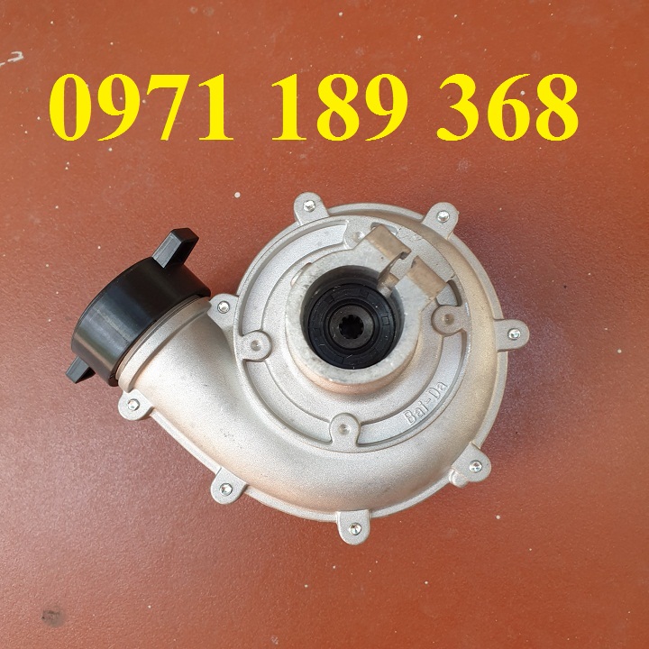 Đầu bơm nước gắn máy cắt cỏ