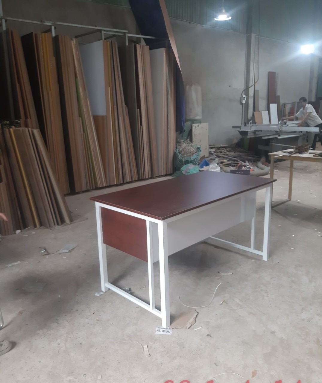 Bàn chân sắt văn phòng, bàn làm việc trưởng phòng