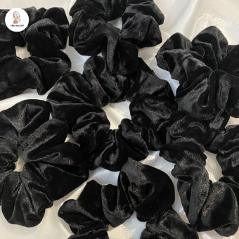 Chia sẻ:  0 Dây cột tóc phối vải lụa thiết kế màu trơn co giãn tiện dụng(nhung đen)-Nhà của KIM