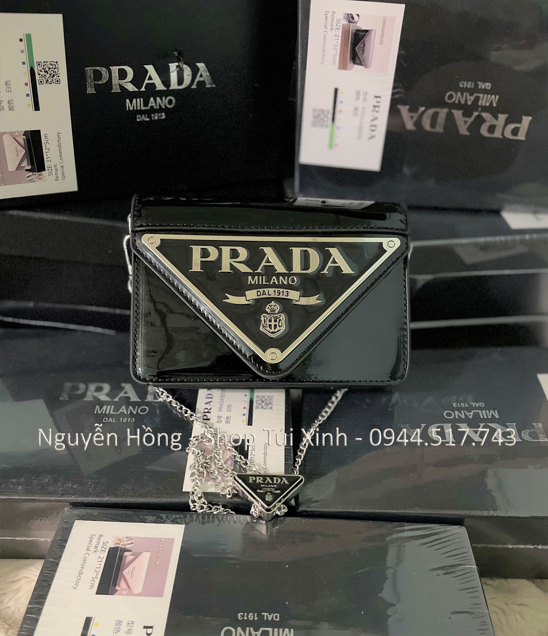 Túi PRADA anh bạc 