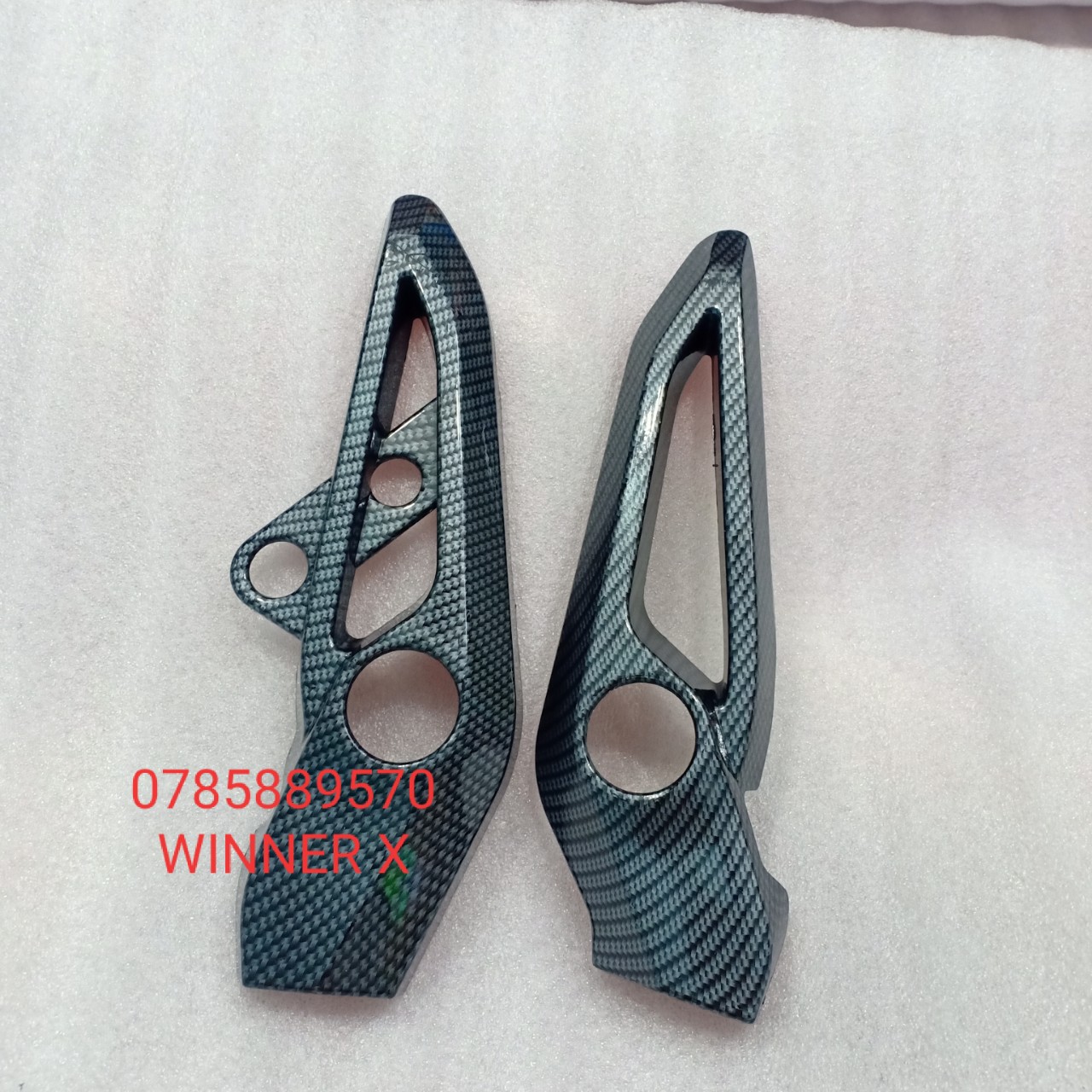 Ốp gác chân trước / sau xe winner x carbon