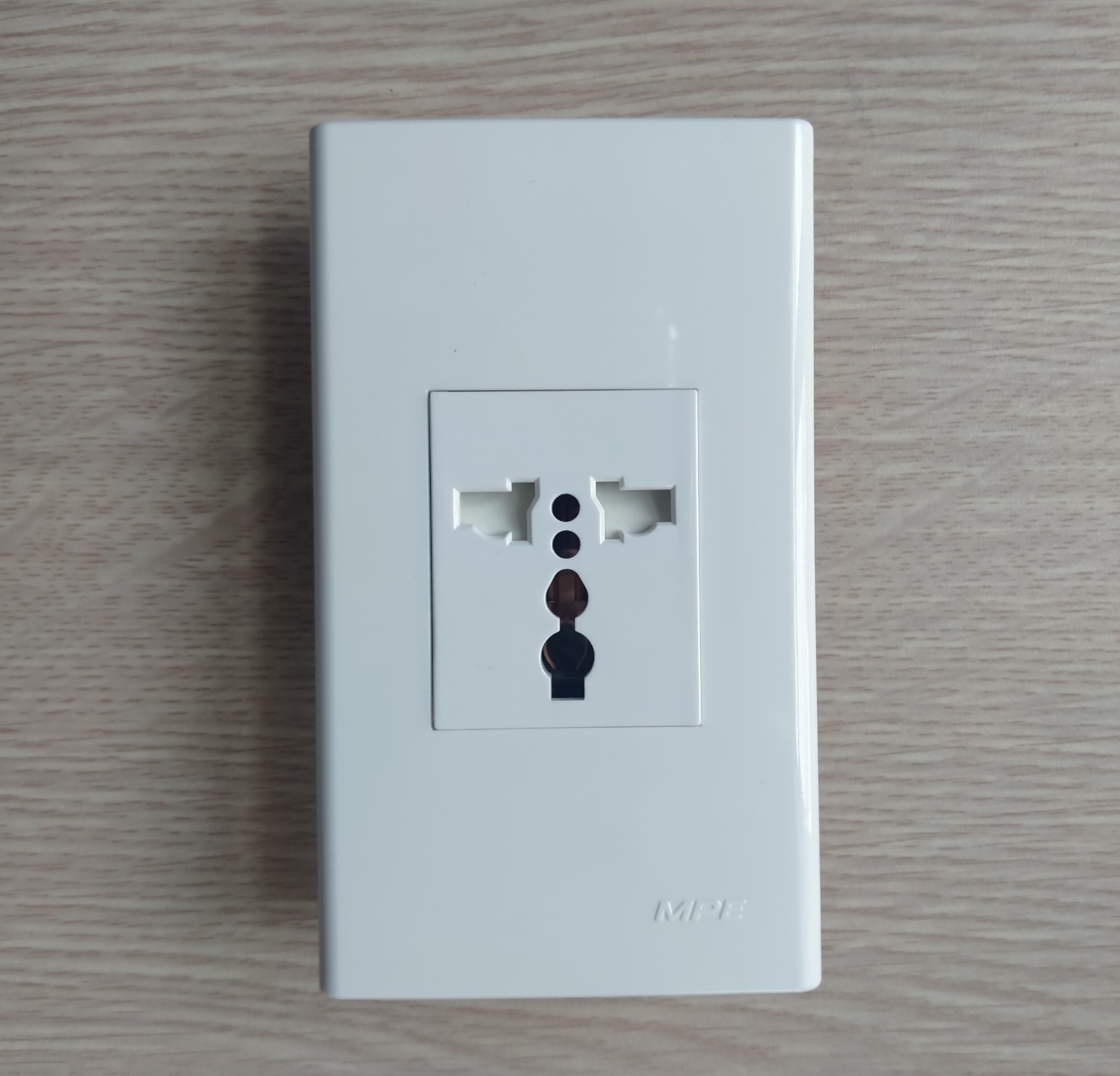 Bộ ổ cắm đơn 3 chấu đa năng + công tắc 1 chiều, bộ ổ cắm đơn 3 chấu đa năng + ổ cắm đơn 2 chấu bộ ổ cắm đơn 3 chấu mpe