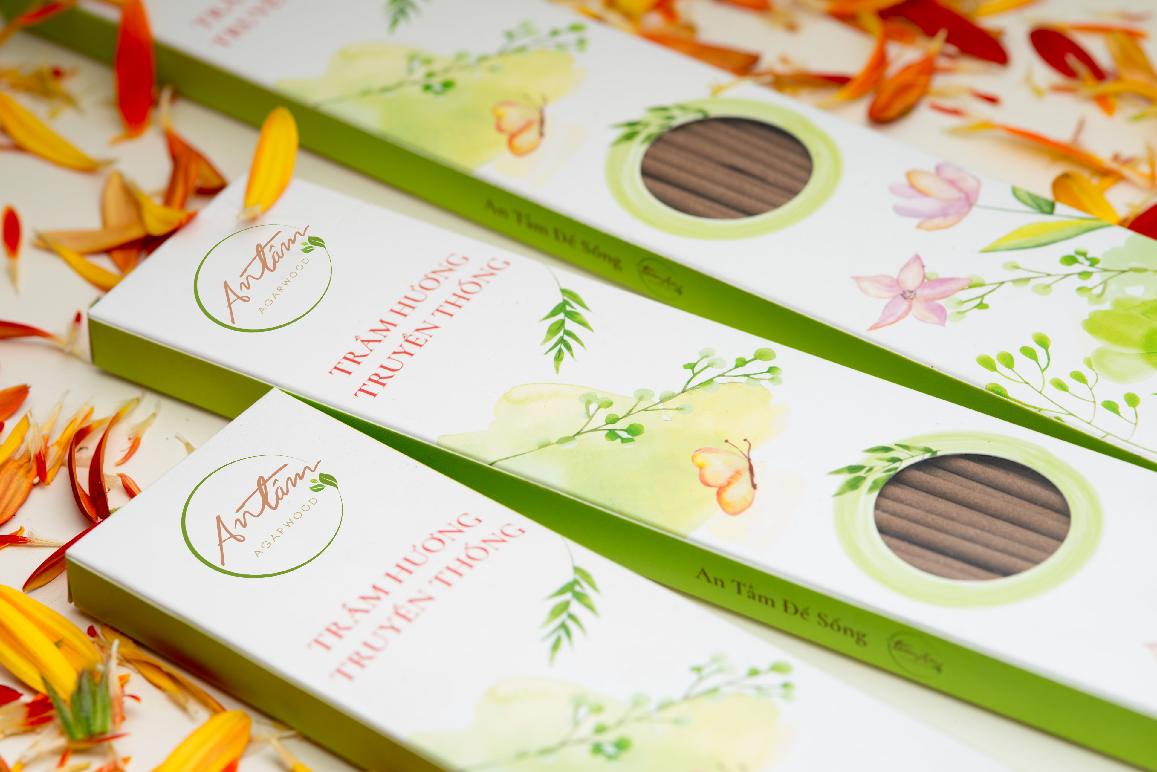 Nhang Trầm hương An Tâm may mắn tài lộc, hương thơm trầm rất dễ chịu, thanh lọc không khí hút tài lộc cho gia chủ, kt cây dài 30cm