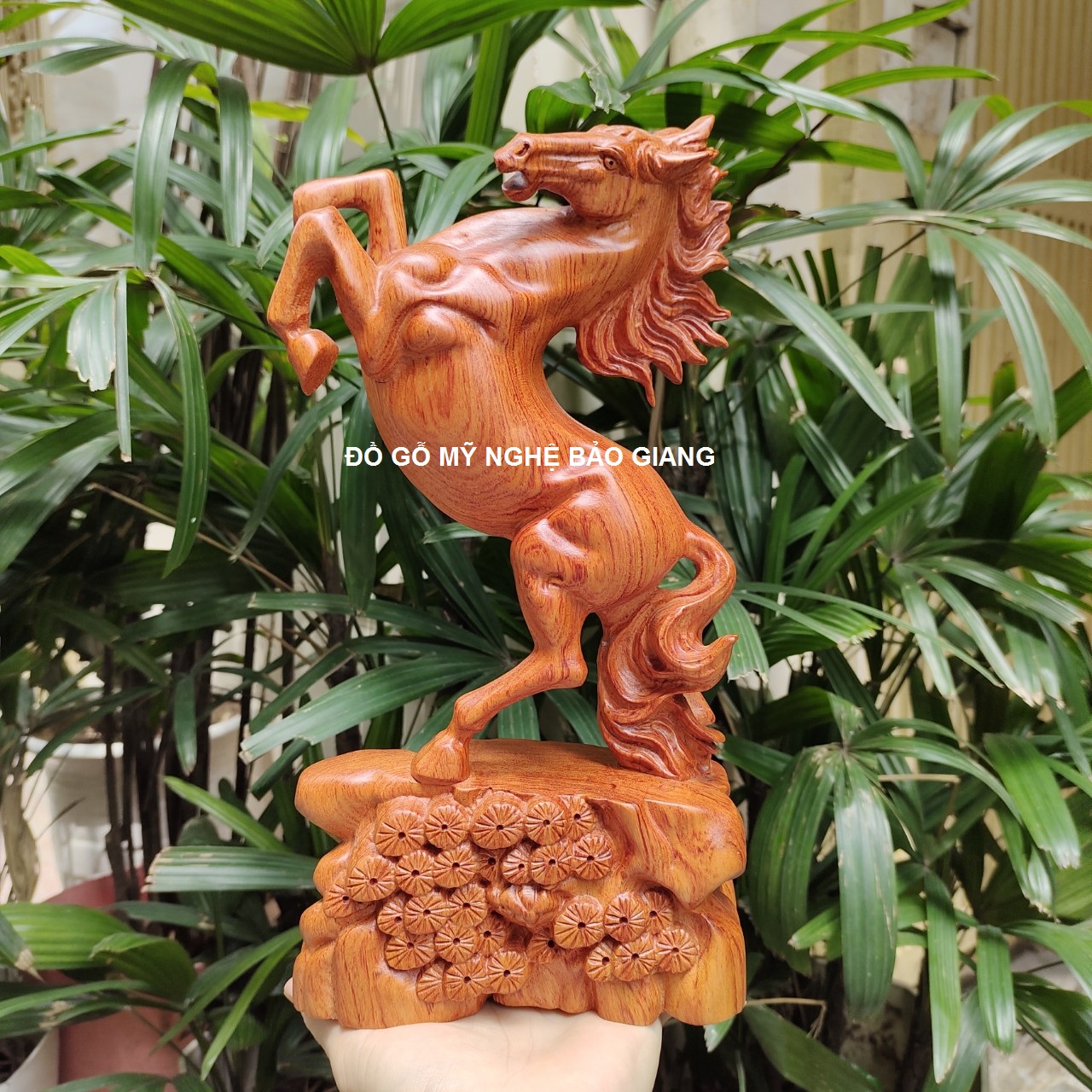 Tượng con ngựa gỗ hương cao 30 cm