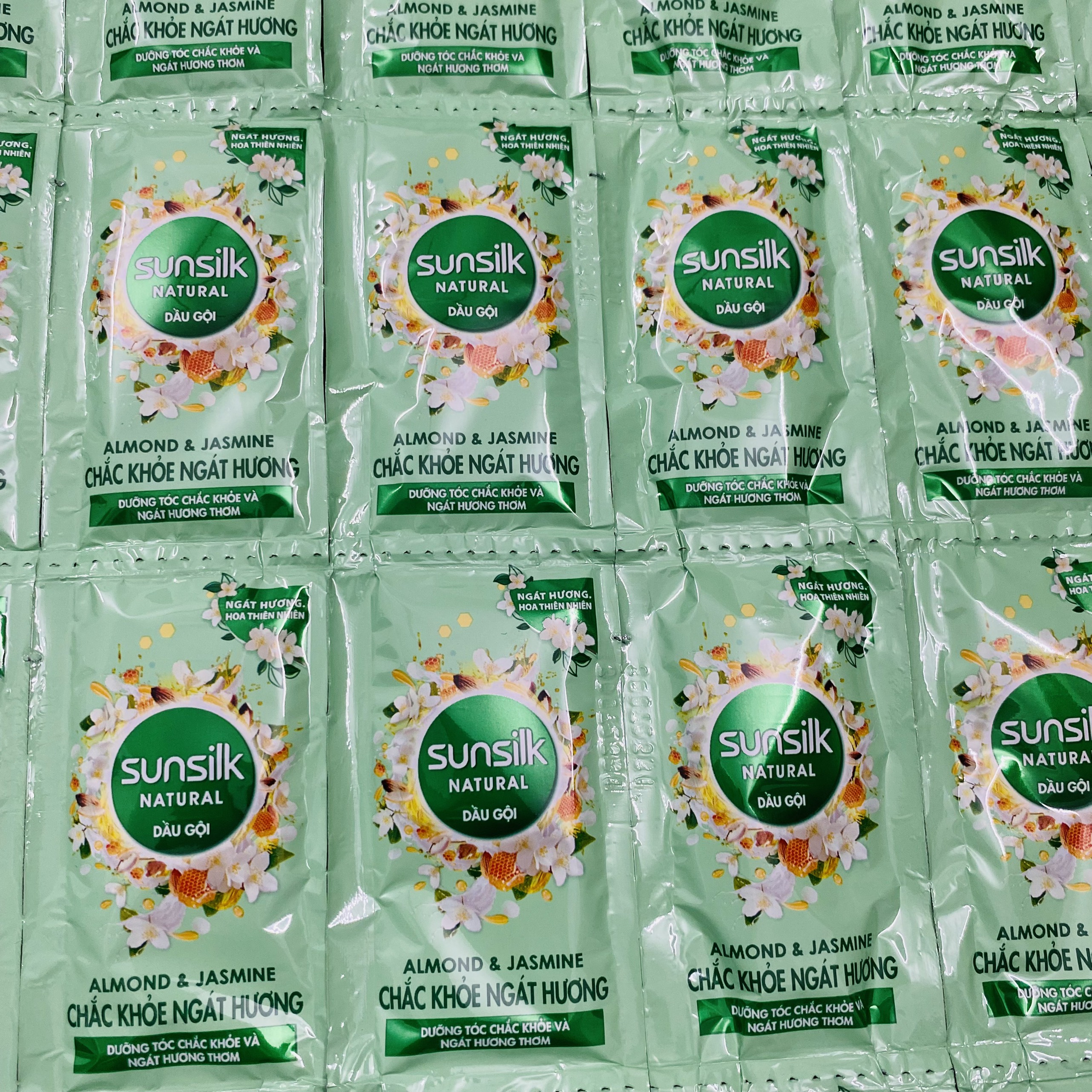 Dây dầu gội đầu Sunsilk 12 gói màu xanh