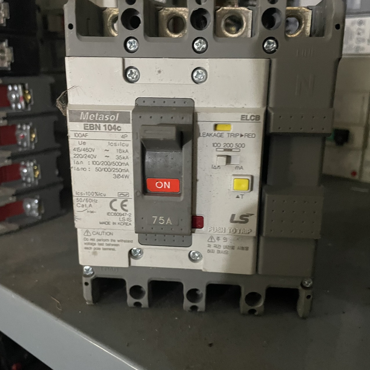 Aptomat chống giật 3 pha 4 cực 380v dòng rò 30ma-100ma