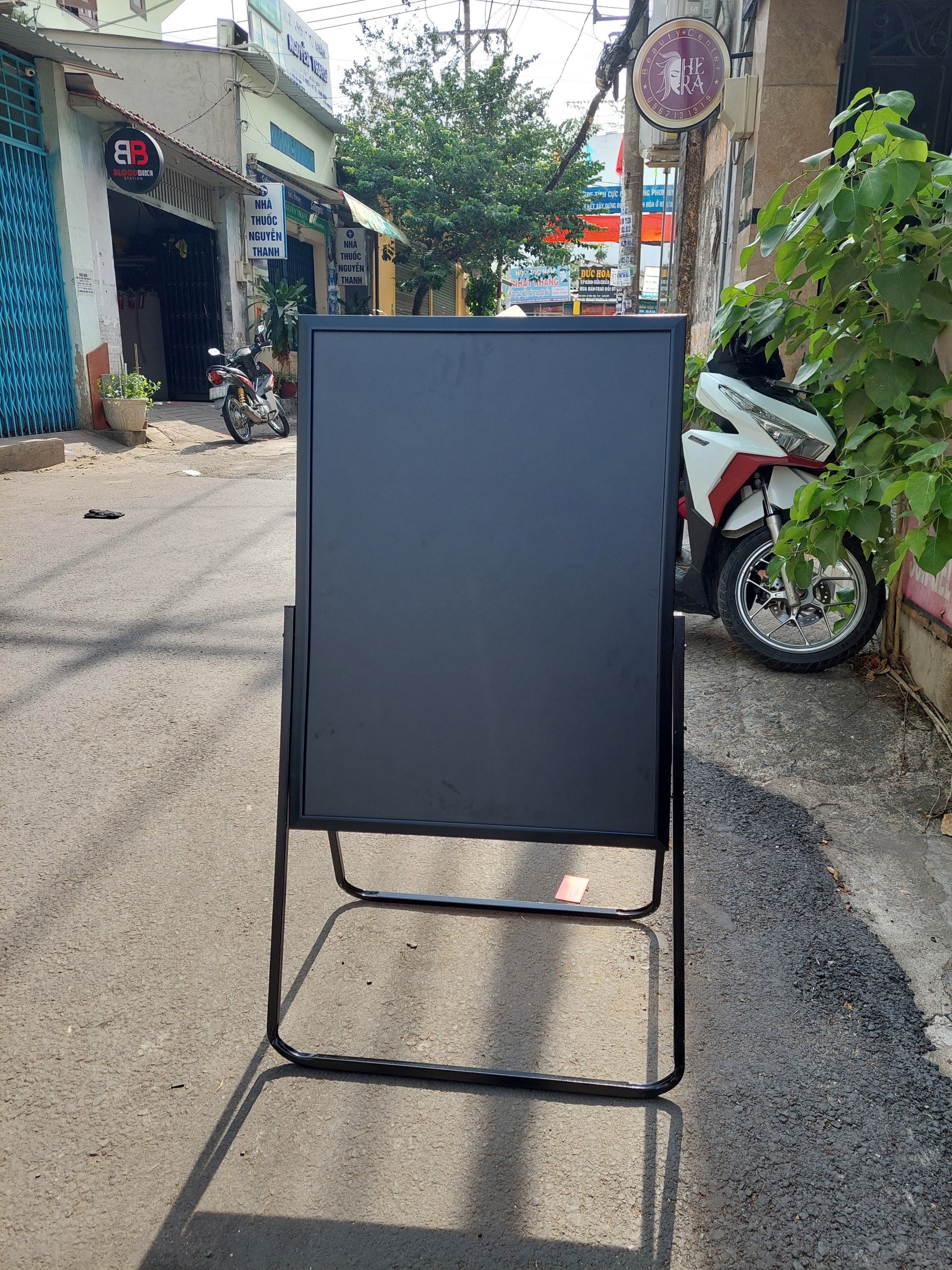 Bảng menu kệ sắt đen