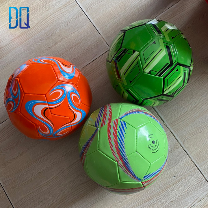 Qủa bóng đá trẻ em size 5 shop giao màu ngẫu nhiên - tặng kèm kim bơm bóng và túi lưới đựng bóng