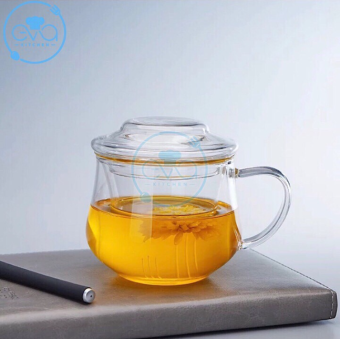 Bộ Ly Sứ Có Nắp Và Đế Lót Kèm Lõi Lọc Trà Hoạ Tiết Hoa Văn Sang Trọng