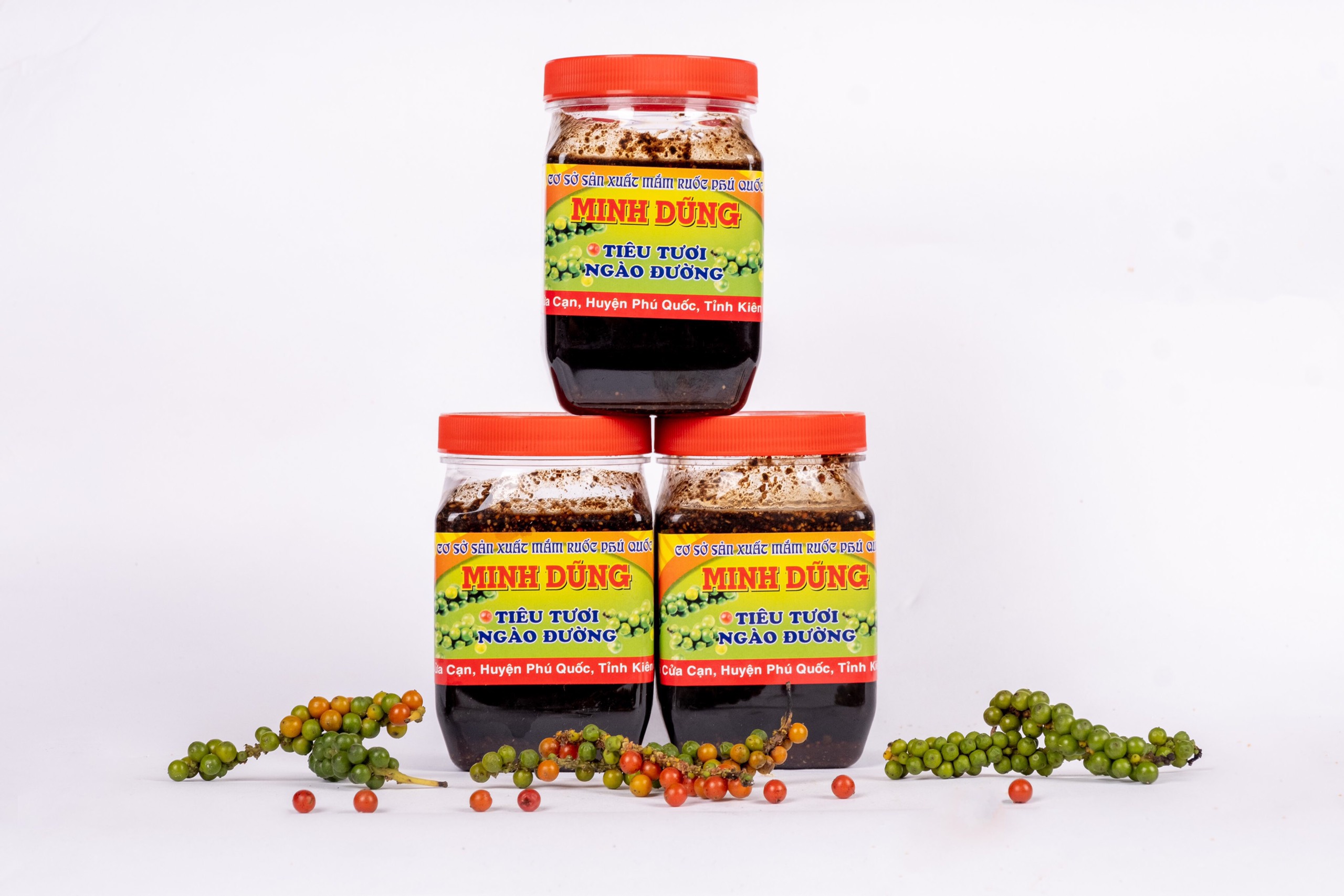 Tiêu Chín Ngào Đường Minh Dũng Phú Quốc Tiện Lợi. Combo 5 hủ tiêu ngào đường 200g được tặng 1 hủ mắm ruốc Minh Dũng 200g trị giá 33k.