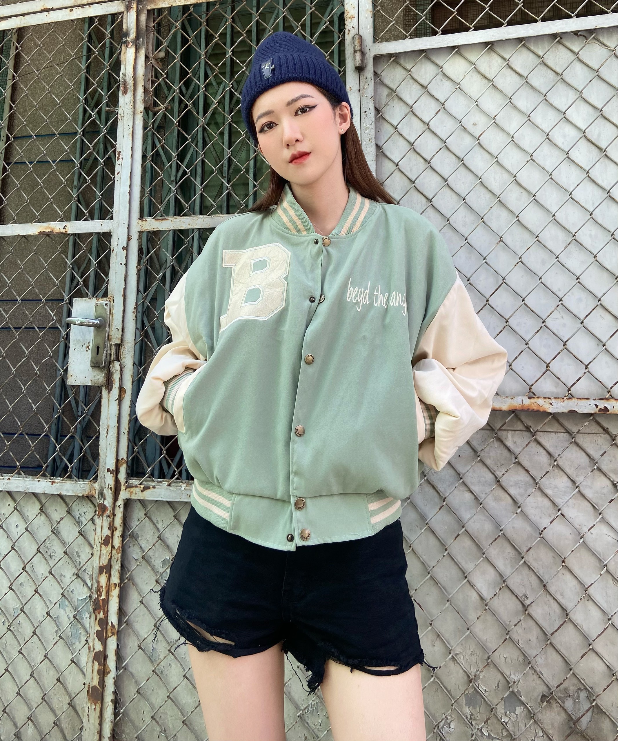 Áo khoác croptop, áo khoác bomber chất liệu da lộn 2 lớp thêu họa tiết nổi siêu xinh.tp