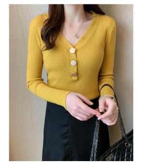 Áo len lông cừu cổ chữ V đính cúc ngực mềm mại