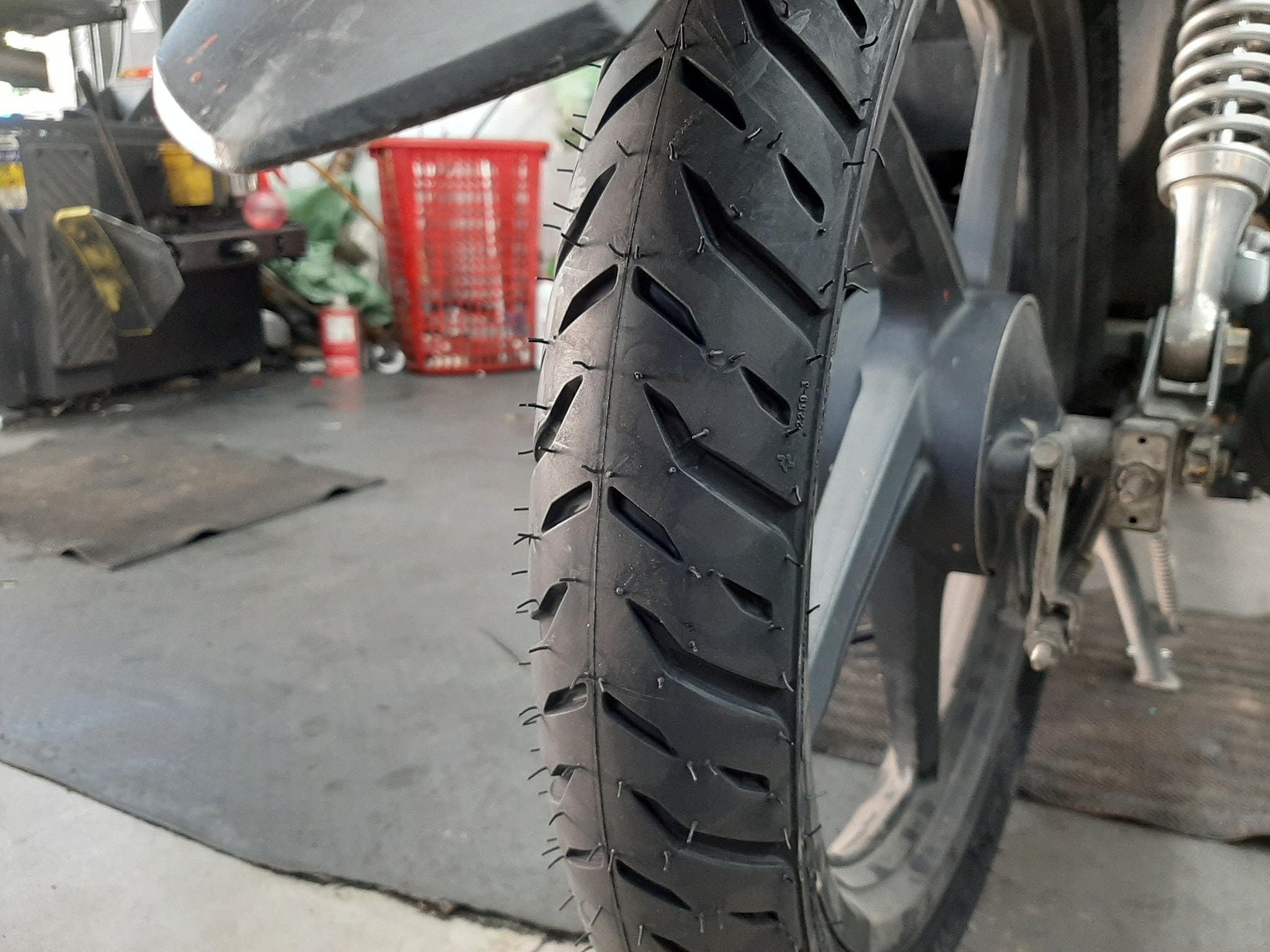 Vỏ michelin 80/90-17 pilot street 2
