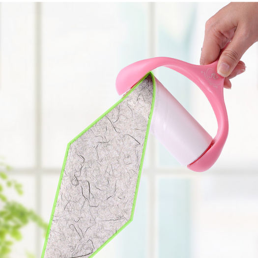 Cây lăn dính bụi quần áo- có sẵn 1 cuộn giấy